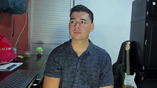 Snapshot of VincentSavage chatting on February 4, 2026, 8:15 pm VincentSavage online show from February 4, 2026, 8:15 pm