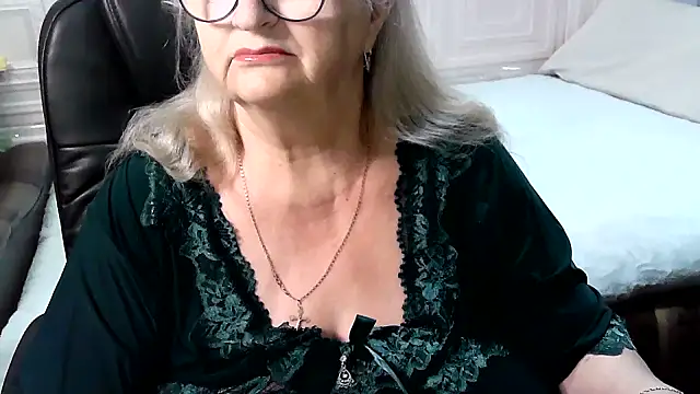 LolkaAlyss online show from April 6, 2026, 7:37 pm