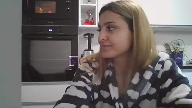 NicolePlay online show from March 11, 2026, 4:39 am