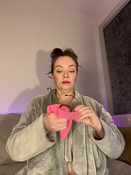 FemDom RubyKnightXXO online show from November 20, 2025, 8:09 pm