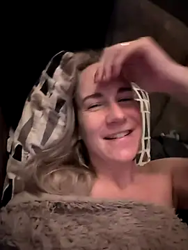 Snapshot of NaomiAndFriends chatting on December 2, 2025, 5:31 am NaomiAndFriends online show from December 2, 2025, 5:31 am