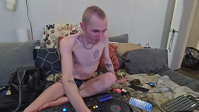 pyrowuff online show from November 23, 2025, 8:46 am