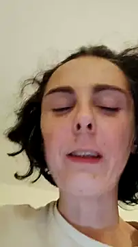 Snapshot of cleophee chatting on November 25, 2025, 8:09 pm cleophee online show from November 25, 2025, 8:09 pm