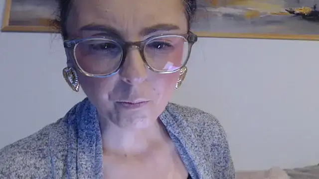 Snapshot of cleophee chatting on December 2, 2025, 7:21 am cleophee online show from December 2, 2025, 7:21 am