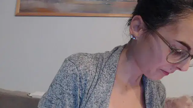 Snapshot of cleophee chatting on December 5, 2025, 6:45 am cleophee online show from December 5, 2025, 6:45 am