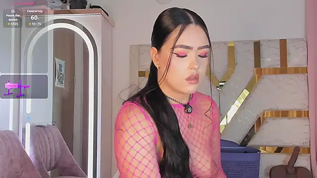 Snapshot of sophy_champagne chatting on July 1, 2026, 1:06 am sophy champagne online show from July 1, 2026, 1:06 am