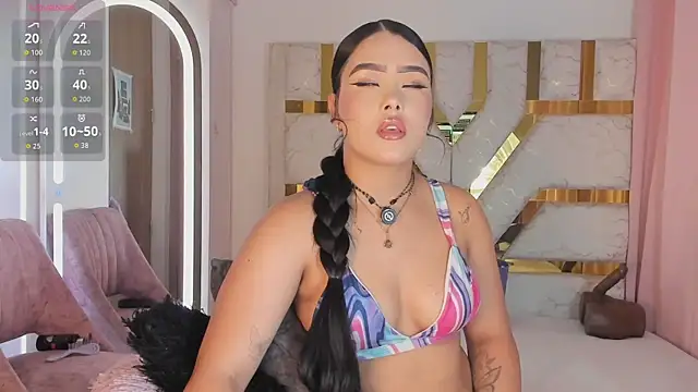 Snapshot of sophy_champagne chatting on July 17, 2026, 1:14 am sophy champagne online show from July 17, 2026, 1:14 am