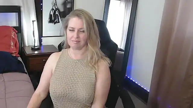 HollieBim online show from January 6, 2026, 4:55 pm