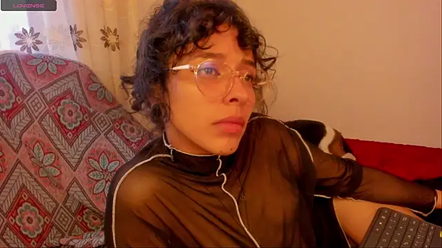 Snapshot of aluna_0310 chatting on January 3, 2025, 10:51 pm aluna 0310 online show from January 3, 2025, 10:51 pm