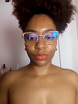 thaimy  online show from April 11, 2026, 3:14 am