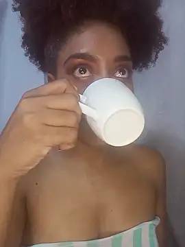 thaimy  online show from November 28, 2025, 2:23 am