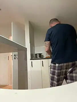 Snapshot of Vlad200472 chatting on February 25, 2025, 1:30 am Vlad200472 online show from February 25, 2025, 1:30 am