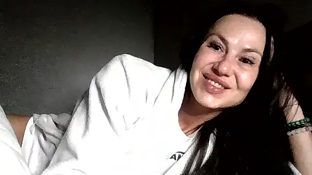 JulianaGold1 online show from June 18, 2026, 9:09 pm