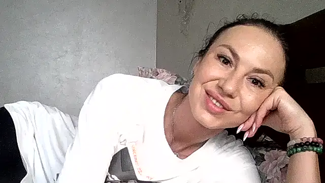 JulianaGold1 online show from June 12, 2026, 2:15 pm