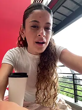 alana15 online show from April 4, 2026, 9:21 pm