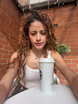 alana15 online show from April 8, 2026, 8:54 pm