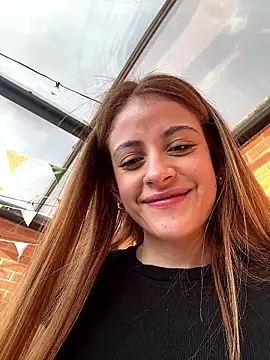 alana15 online show from April 18, 2026, 9:48 pm