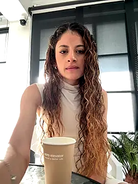 alana15 online show from November 22, 2025, 9:24 pm