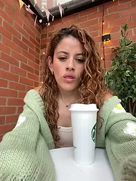 alana15 online show from June 10, 2026, 8:54 pm