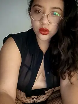 Snapshot of Vivi_Kvsh chatting on November 6, 2025, 1:26 pm Vivi Kvsh online show from November 6, 2025, 1:26 pm