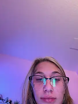 chloetease online show from March 29, 2026, 4:14 am