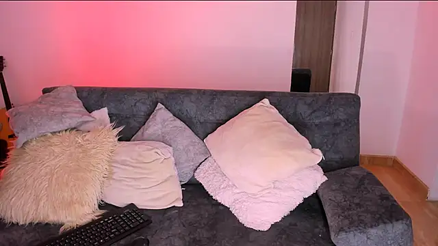 angiebutt online show from December 3, 2025, 1:39 am