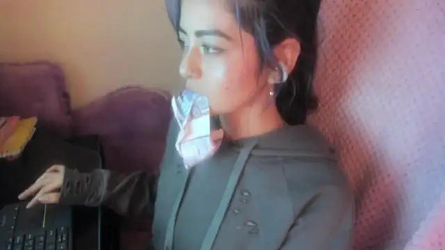 Sammysammy  online show from April 21, 2026, 7:26 am