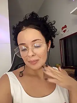 NinaSweet2 online show from March 28, 2026, 4:02 am