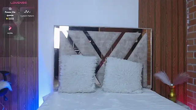 Snapshot of AGATHAA_WHITE chatting on December 23, 2025, 11:09 am AGATHAA WHITE online show from December 23, 2025, 11:09 am