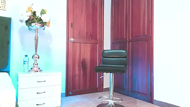 Snapshot of AGATHAA_WHITE chatting on November 10, 2025, 11:59 am AGATHAA WHITE online show from November 10, 2025, 11:59 am