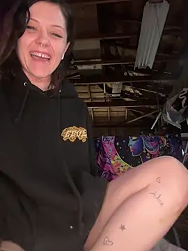 Snapshot of BlaizeyBBy chatting on October 15, 2025, 4:04 pm BlaizeyBBy online show from October 15, 2025, 4:04 pm