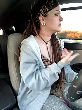 Snapshot of BlaizeyBBy chatting on December 18, 2025, 12:27 am BlaizeyBBy online show from December 18, 2025, 12:27 am