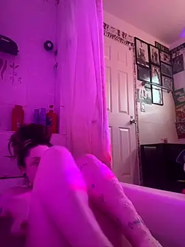 Snapshot of BlaizeyBBy chatting on October 21, 2025, 3:00 pm BlaizeyBBy online show from October 21, 2025, 3:00 pm