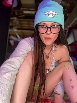 Snapshot of BlaizeyBBy chatting on October 26, 2025, 10:10 pm BlaizeyBBy online show from October 26, 2025, 10:10 pm