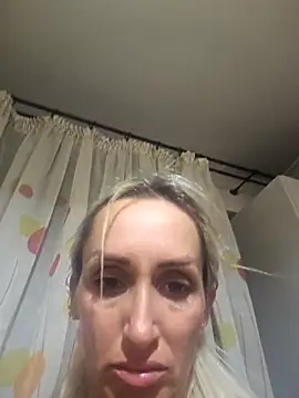 IsabelleEthan online show from November 18, 2025, 5:16 pm