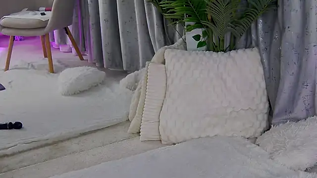 IsabelleEthan online show from March 6, 2026, 3:01 am