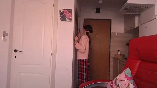 Snapshot of simyhvn chatting on March 5, 2026, 5:37 am simyhvn online show from March 5, 2026, 5:37 am