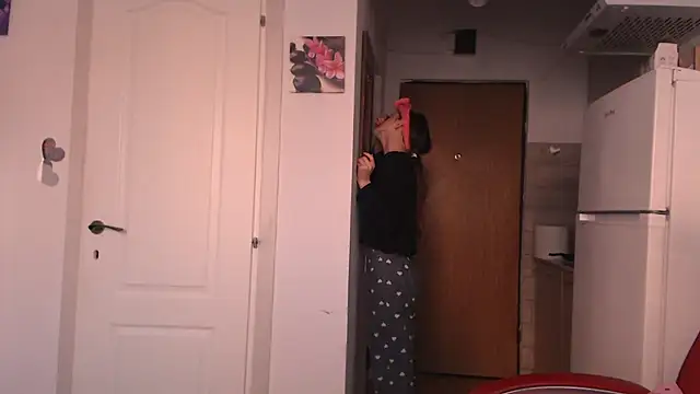 Snapshot of simyhvn chatting on March 18, 2026, 5:10 am simyhvn online show from March 18, 2026, 5:10 am