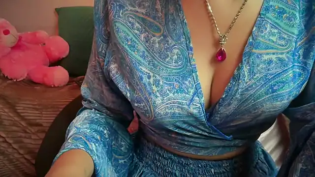 Queen Angelena online show from May 3, 2026, 5:23 am