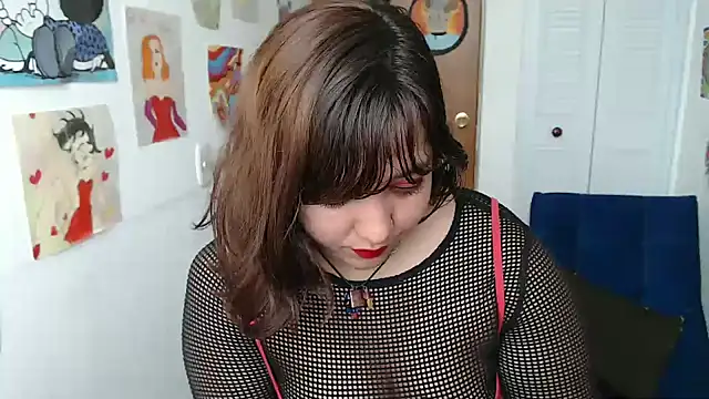 soynanabela28 online show from May 11, 2026, 7:33 pm