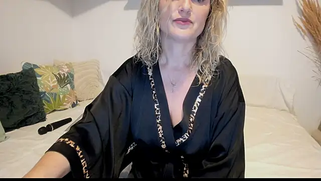 Jadore able online show from November 28, 2025, 2:56 am