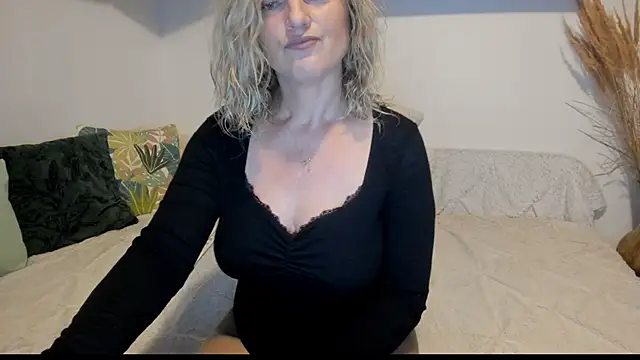 Jadore able online show from November 20, 2025, 3:07 am