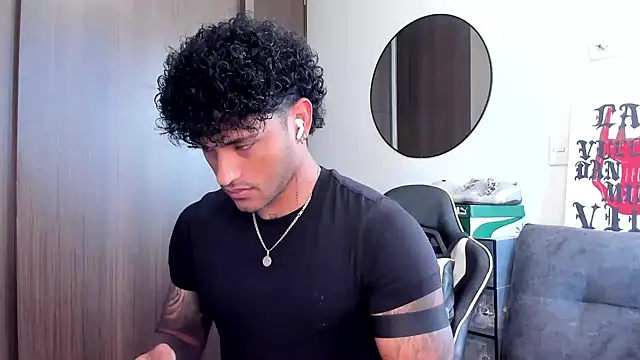 Snapshot of Alessandro_Vanni chatting on September 24, 2025, 11:50 am Alessandro Vanni online show from September 24, 2025, 11:50 am