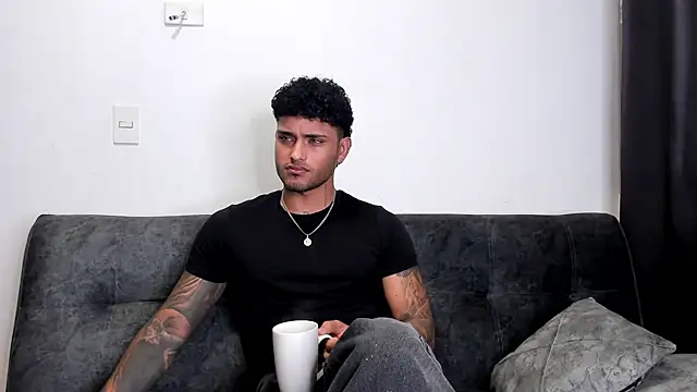 Snapshot of Alessandro_Vanni chatting on March 5, 2025, 2:57 am Alessandro Vanni online show from March 5, 2025, 2:57 am
