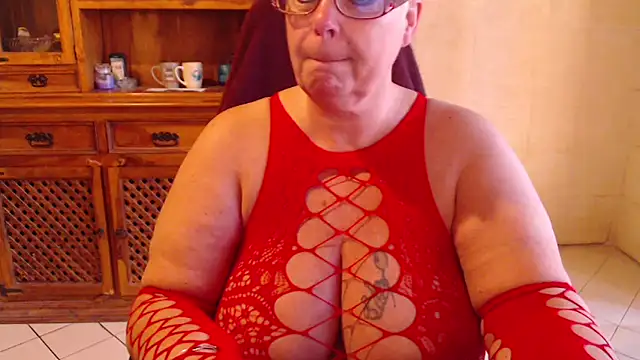 MISS LINDAH online show from March 1, 2026, 6:24 am