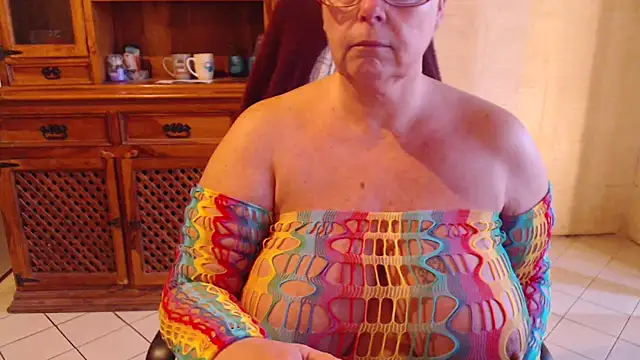 MISS LINDAH online show from April 4, 2026, 5:36 am