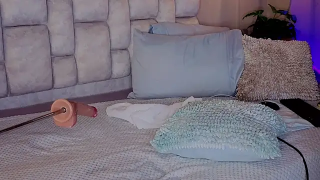 pamela reyes  online show from November 28, 2025, 9:15 pm