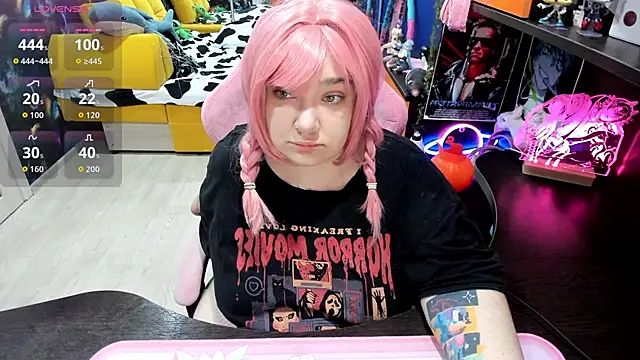 Softie Sofy online show from November 3, 2025, 3:12 am