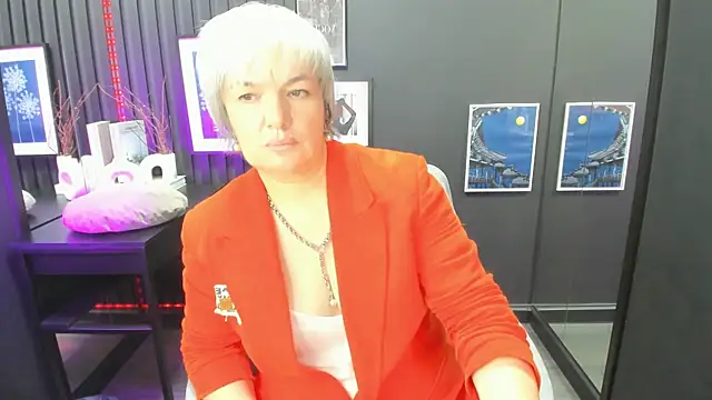 CarmenSoft online show from August 1, 2026, 8:29 pm