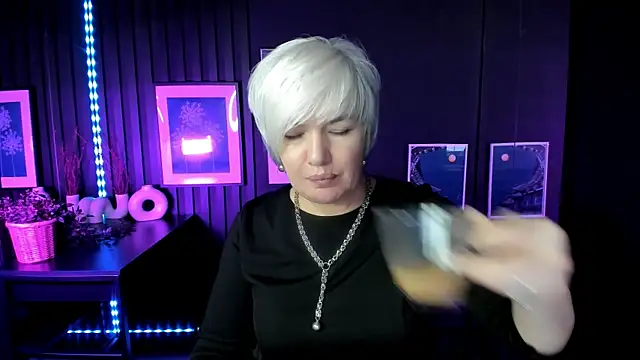 CarmenSoft online show from December 1, 2025, 8:53 pm